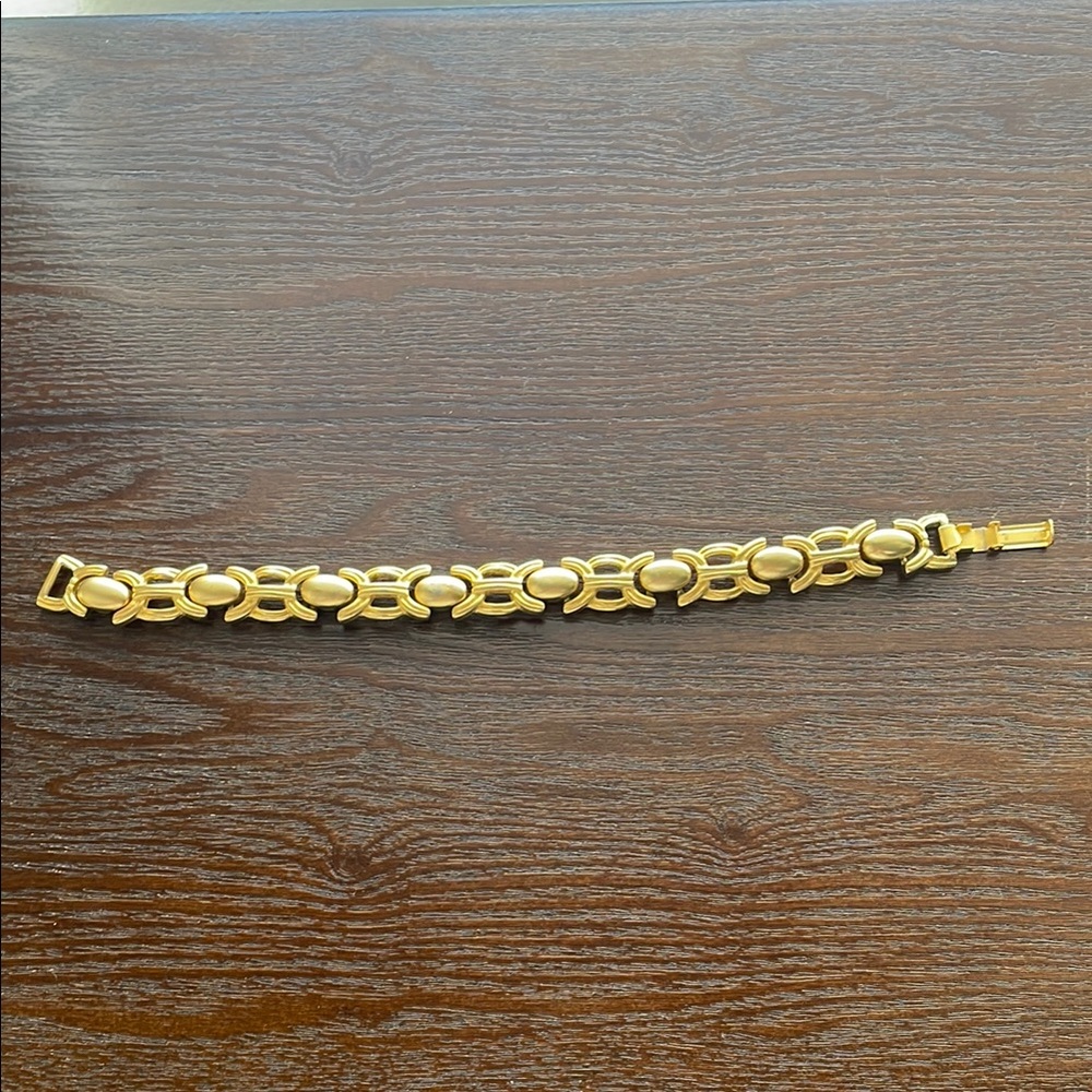 Elegant Gold Bracelet
